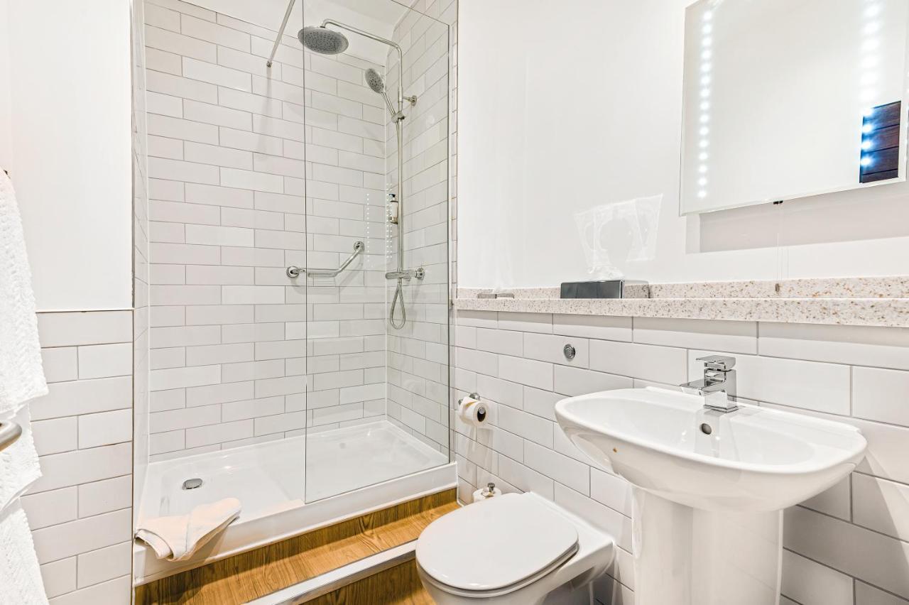 Inn On The Lake By Innkeeper'S Collection Godalming Extérieur photo